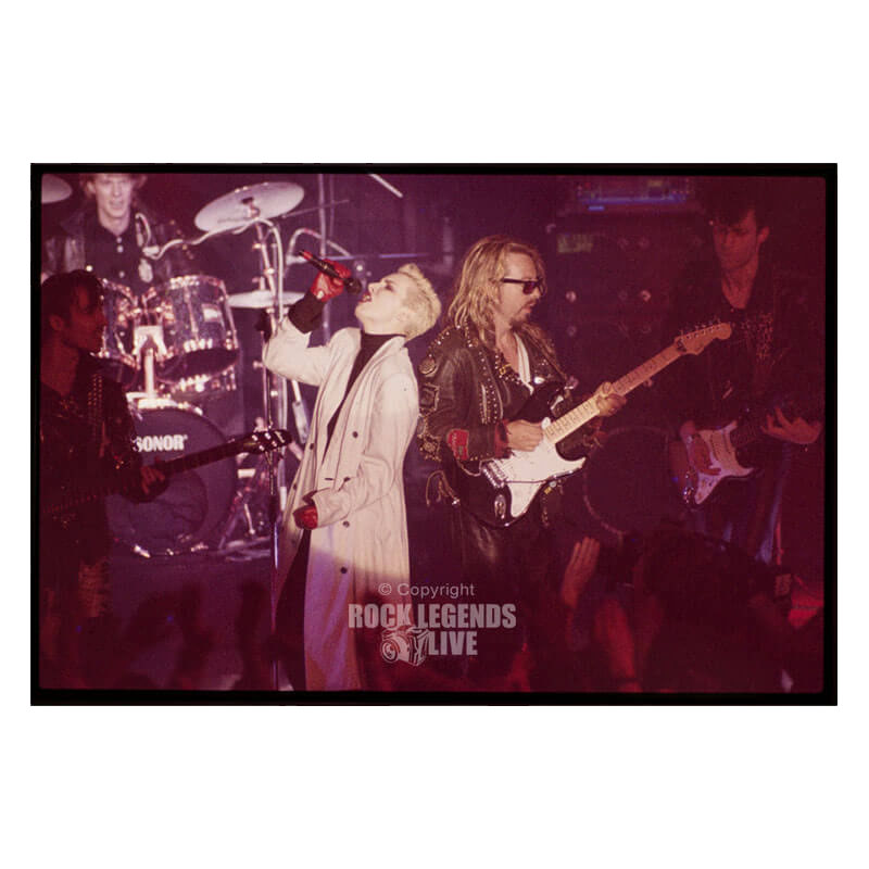 annie-lennox-no-strangers